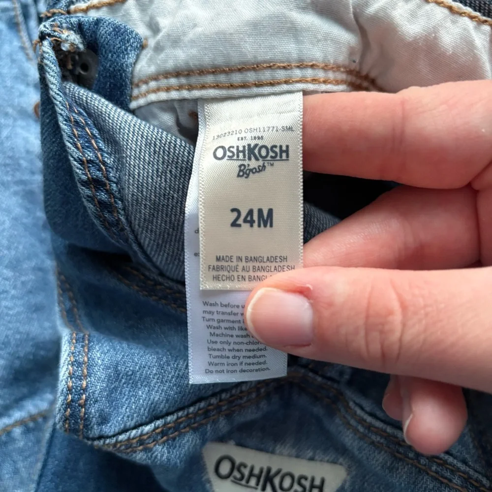 OshKosh B'gosh 24M Denim Set | Floral Jumper & Classic Overalls 24M - Picture 12 of 14